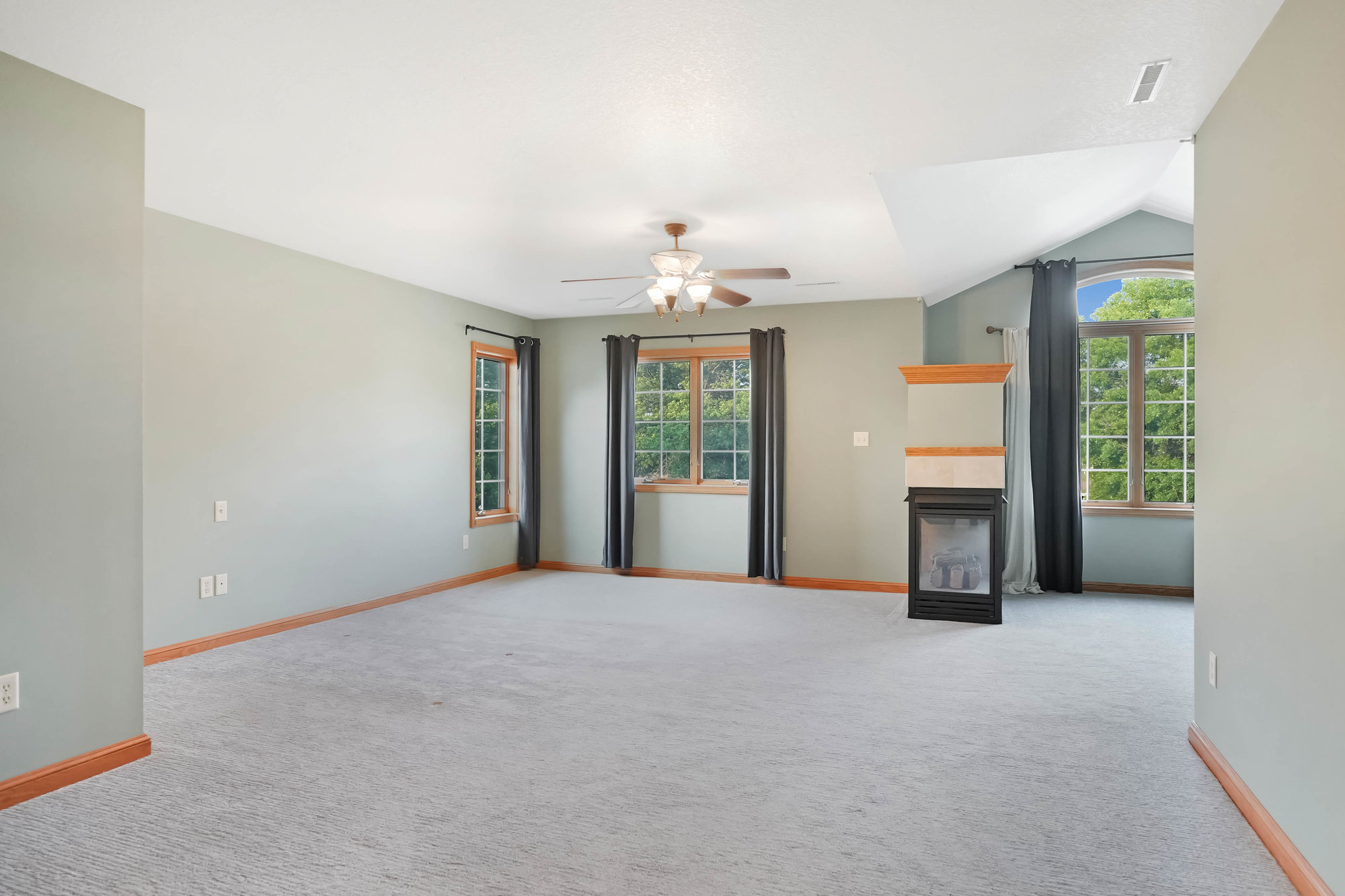 Looking for the perfect home for entertaining? 4129 Tiffany Lane is THE home for you!